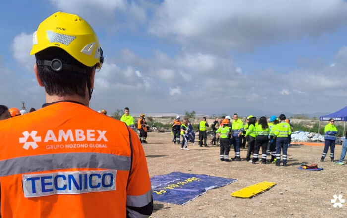 Un simulacro de accidente a&eacute;reo moviliza a m&aacute;s de 400 personas en el aeropuerto de Corvera